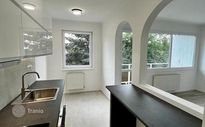 1-Bedroom Apartment with Garage in District 11, Budapest, photo 5