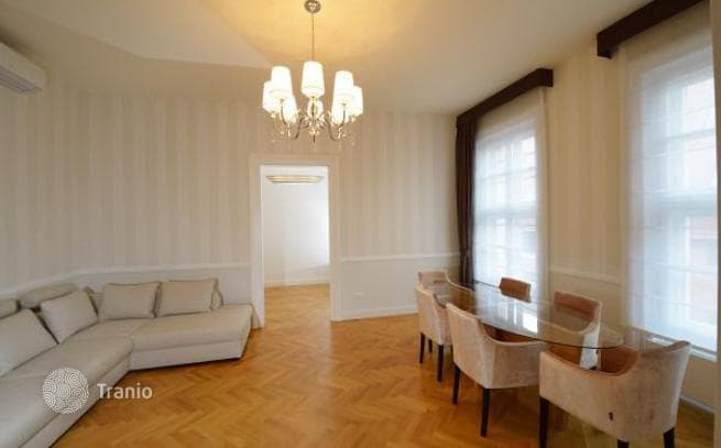 2-Bedroom Apartment with Living Room in District VI, Budapest, photo 4