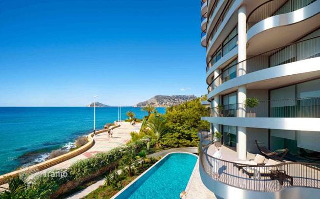 3-Bedroom Beachfront Apartment with Pool in Calpe, Alicante, photo 2