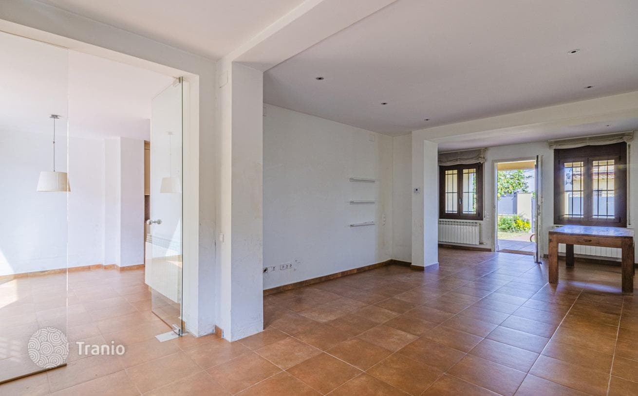 4-Bedroom Townhouse with Garden and Terrace in Montjuïc, Barcelona, photo 5