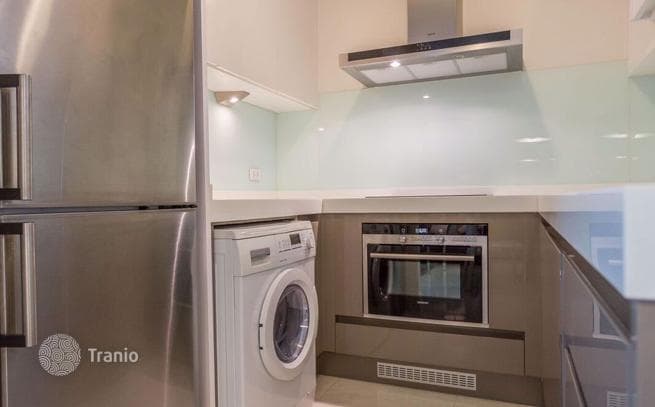 2-Bedroom Condo in Pathum Wan, Bangkok