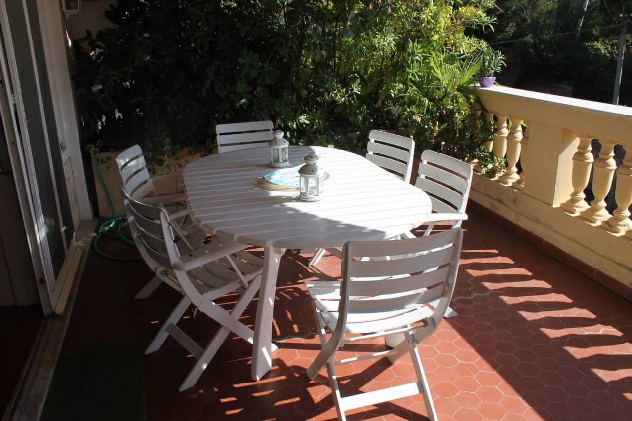2-Bedroom Apartment in Ospedaletti, photo 2