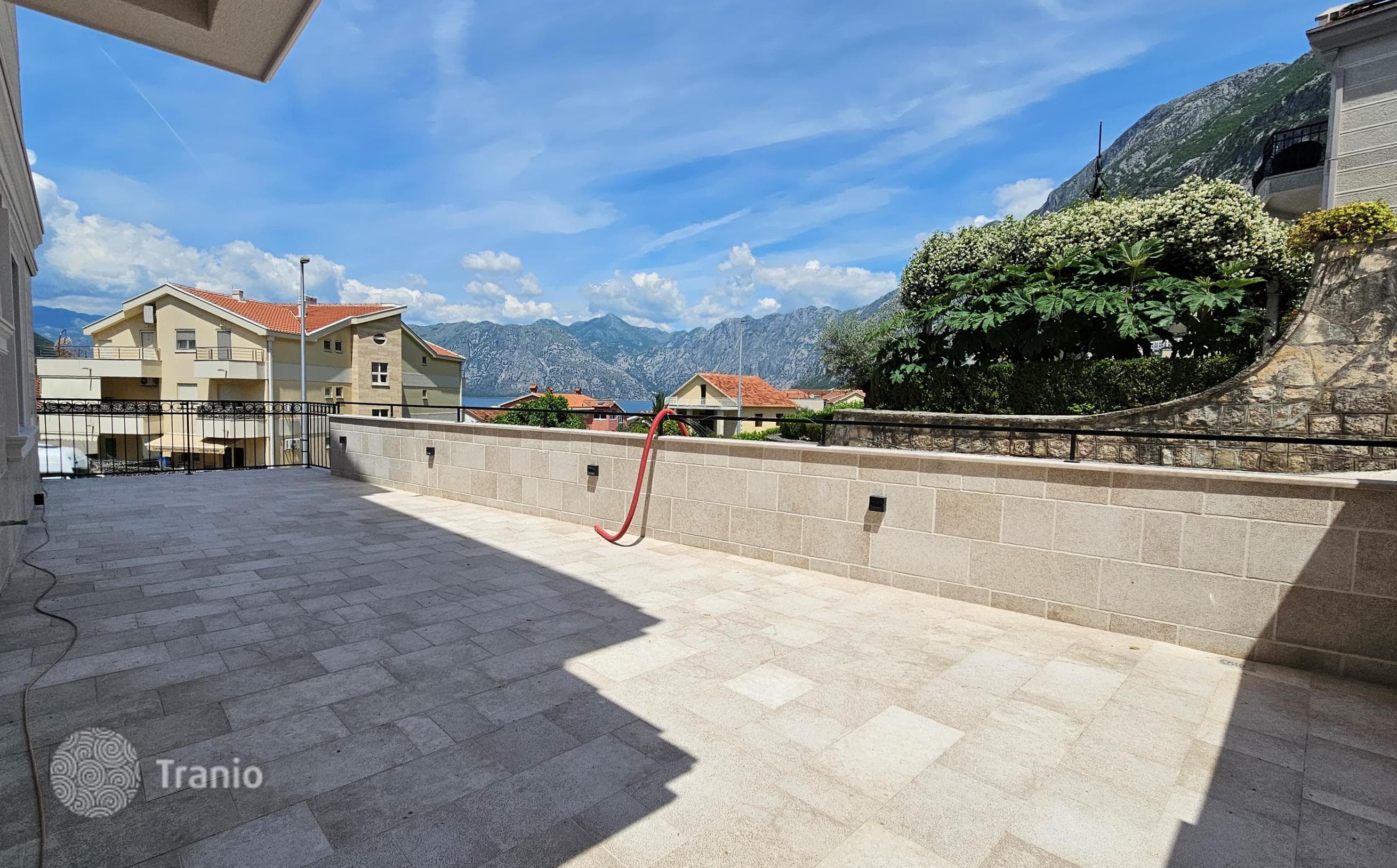 2-Bedroom Apartment with Sea View in Dobrota, Kotor, photo 4