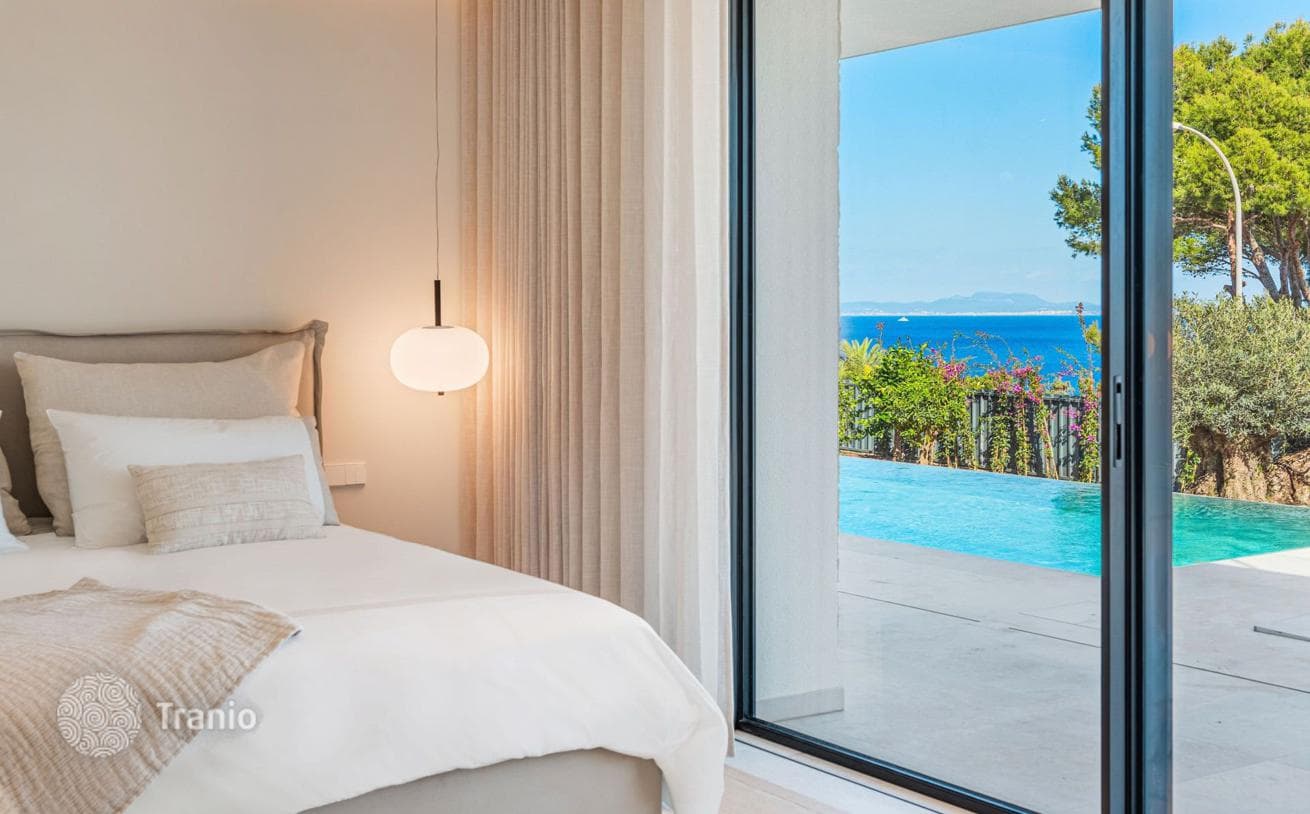 3-Bedroom Villa with Sea View and Private Pool in Sol de Mallorca, photo 4