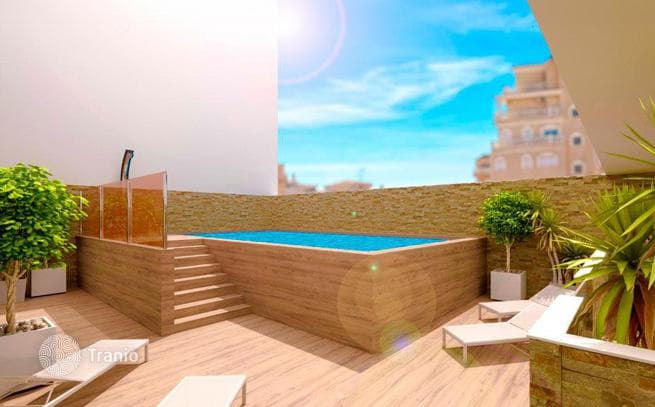 3-Bedroom Penthouse with Solarium and Private Pool in Torrevieja