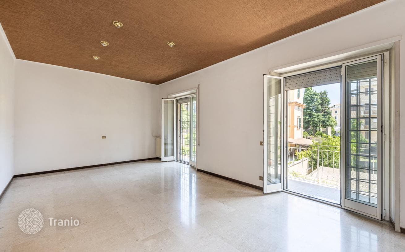 3-Bedroom Apartment in Rome, Italy, photo 2