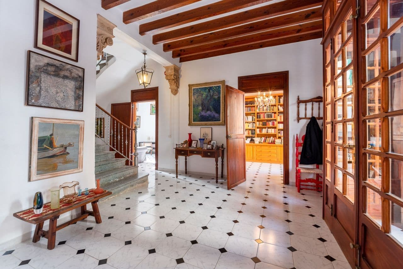 7-Bedroom Townhouse in Andratx, photo 5