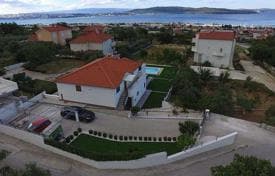 Bright 4-Bedroom House with Terrace and Garden in Kastela, photo 3