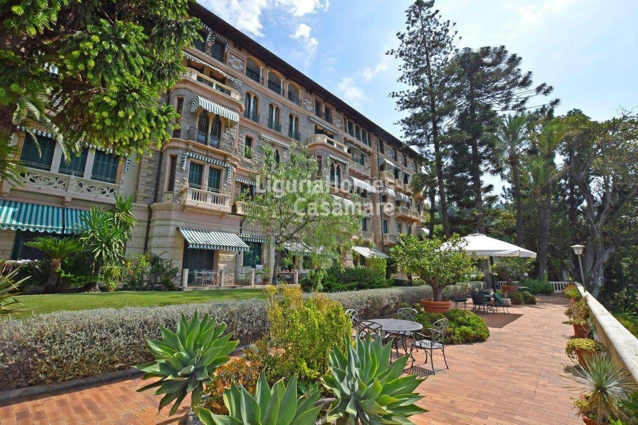 2-Bedroom Apartment in Ospedaletti, photo 3