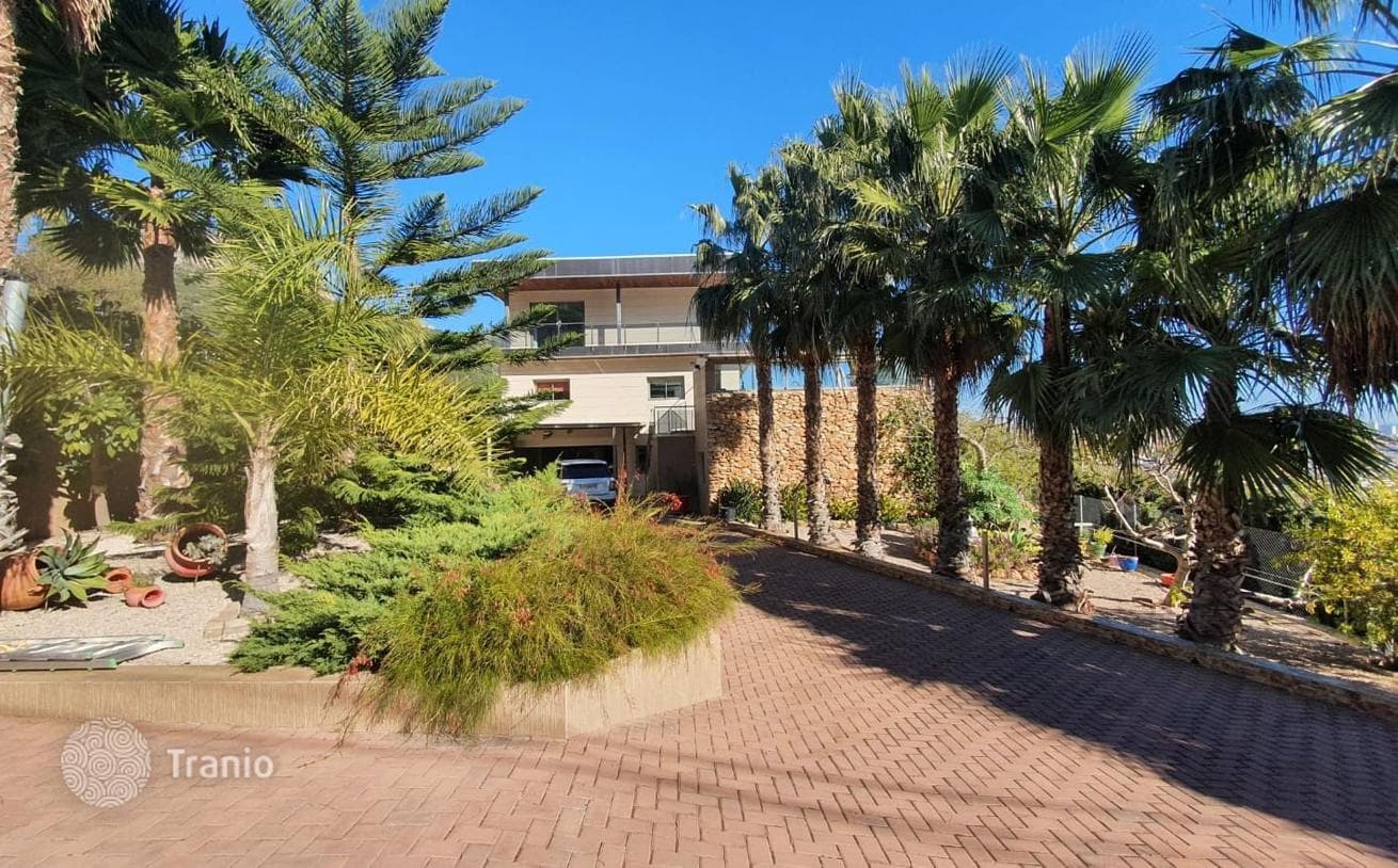 4-Bedroom Villa with Private Pool in Calpe
