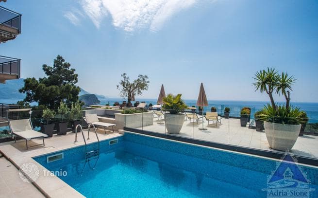 3-Bedroom Villa with Private Pool in Budva, photo 2