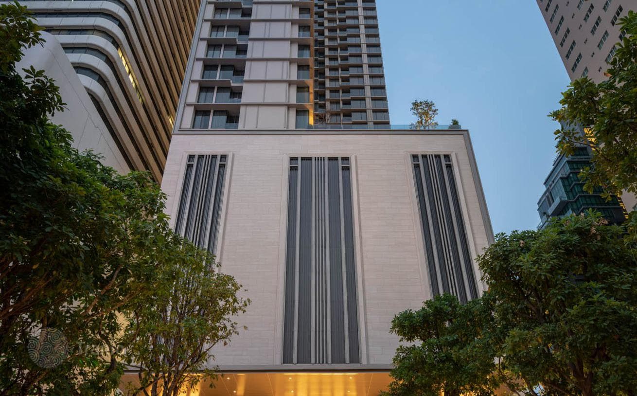 1-Bedroom Condo in Luxury High-Rise, Watthana, Bangkok
