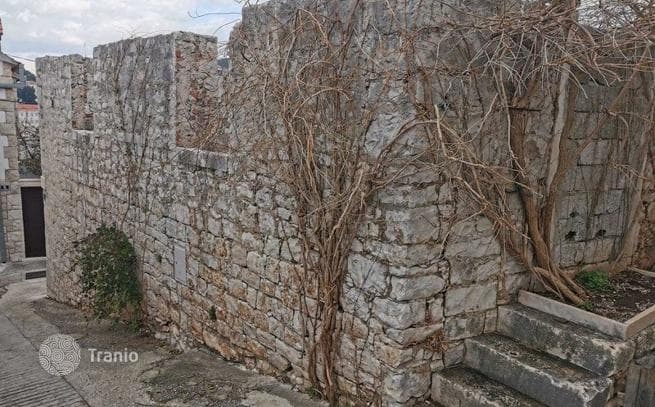 3-Bedroom House in Pucisca, Croatia, photo 3