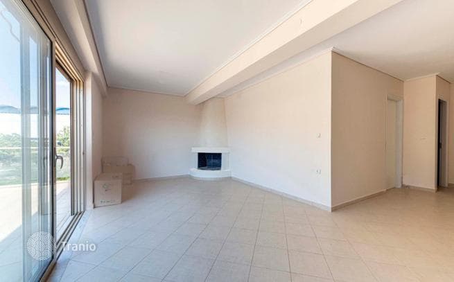 2-Bedroom Penthouse with Parking 500 m from the Sea in Loutraki, Peloponnese