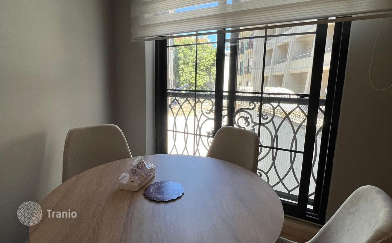Modern Apartment with Balcony Near the Waterfront, photo 3