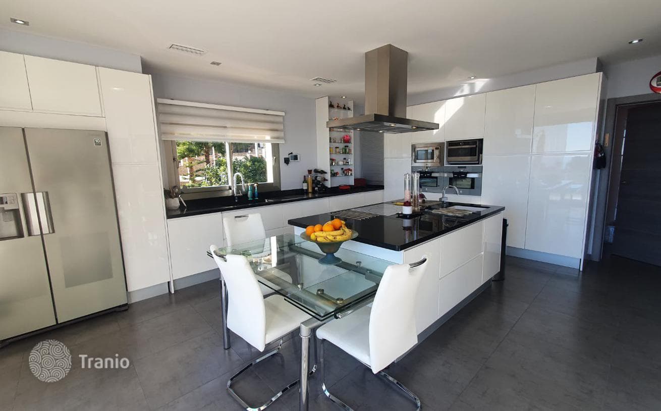 4-Bedroom Villa with Private Pool in Calpe, photo 4