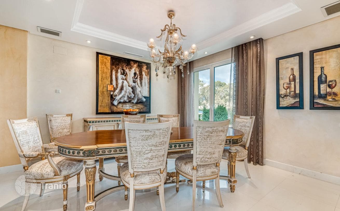 Beachfront Villa with Garden and Sea Views in Marbella, photo 5