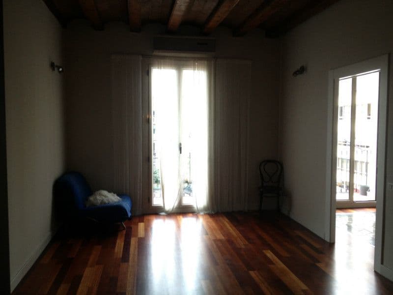 2-Bedroom Apartment in Barcelona, photo 4