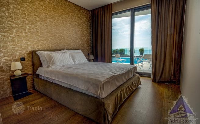 3-Bedroom Villa with Private Pool in Budva, photo 3