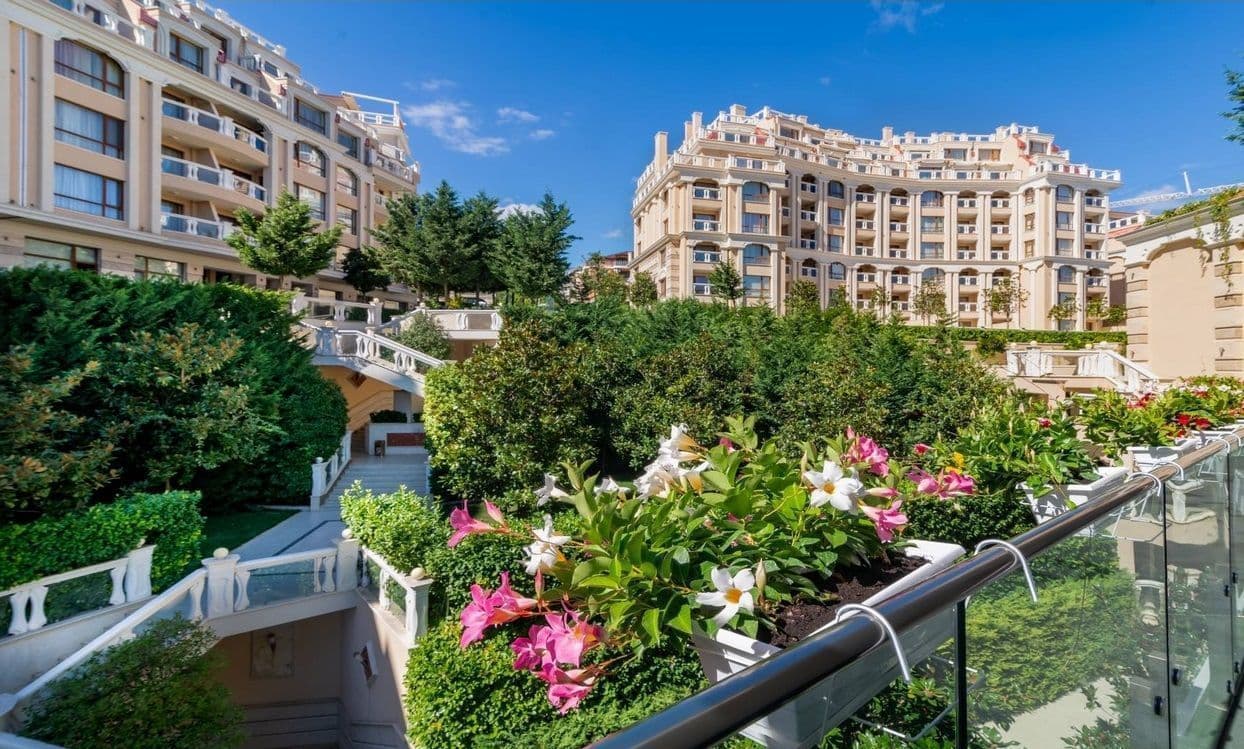 1-Bedroom Apartment with Sea View in Varna, photo 3