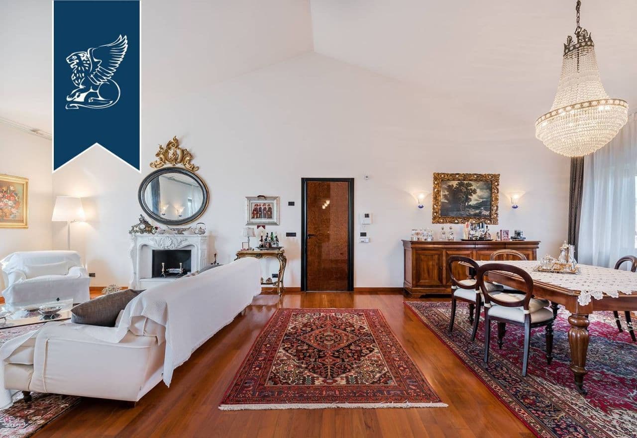 3-Bedroom Apartment in Viareggio, photo 3