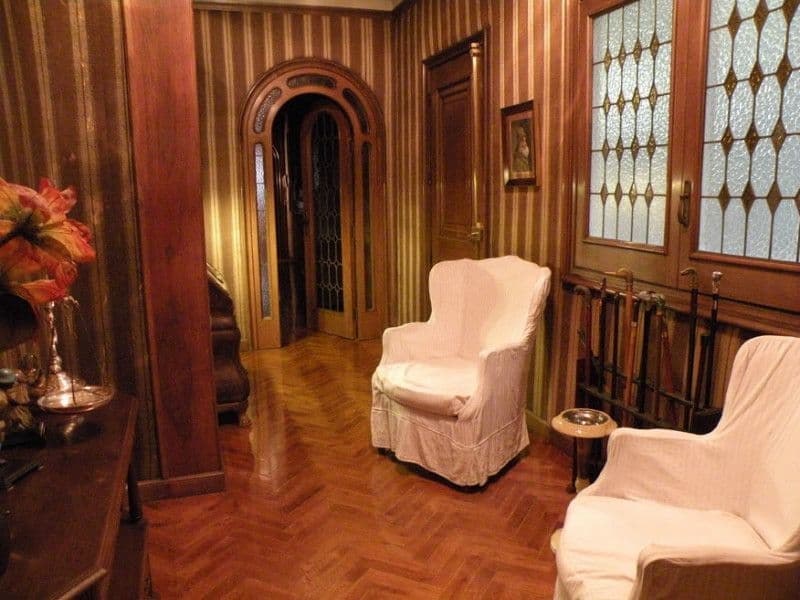 5-Bedroom Apartment in Barcelona