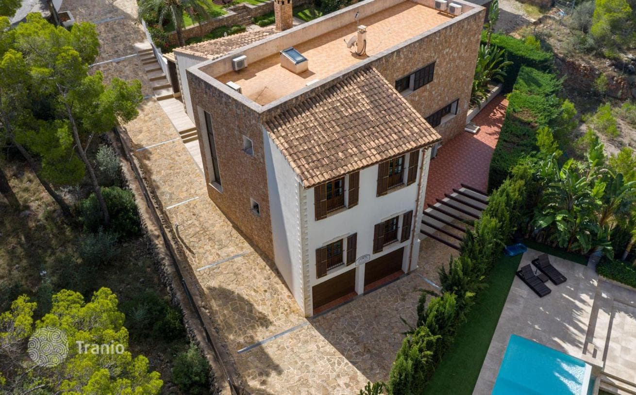 3-Bedroom Villa with 2 Pools, Garden, Gym and Garage in Portals Nous, Mallorca, photo 4
