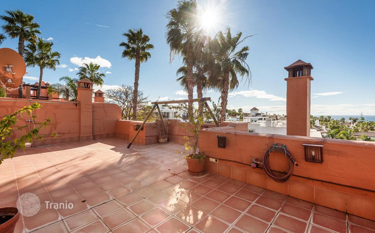 4-Bedroom Townhouse with Sea View in Altos de Puente Romano, Marbella, photo 3