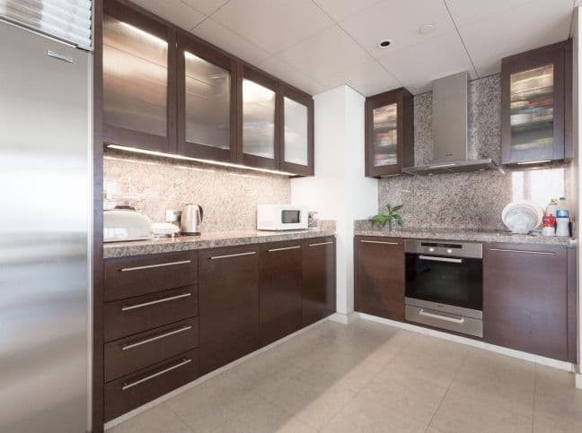 3-Bedroom Apartment on the 84th Floor in Downtown Dubai, Dubai, photo 2