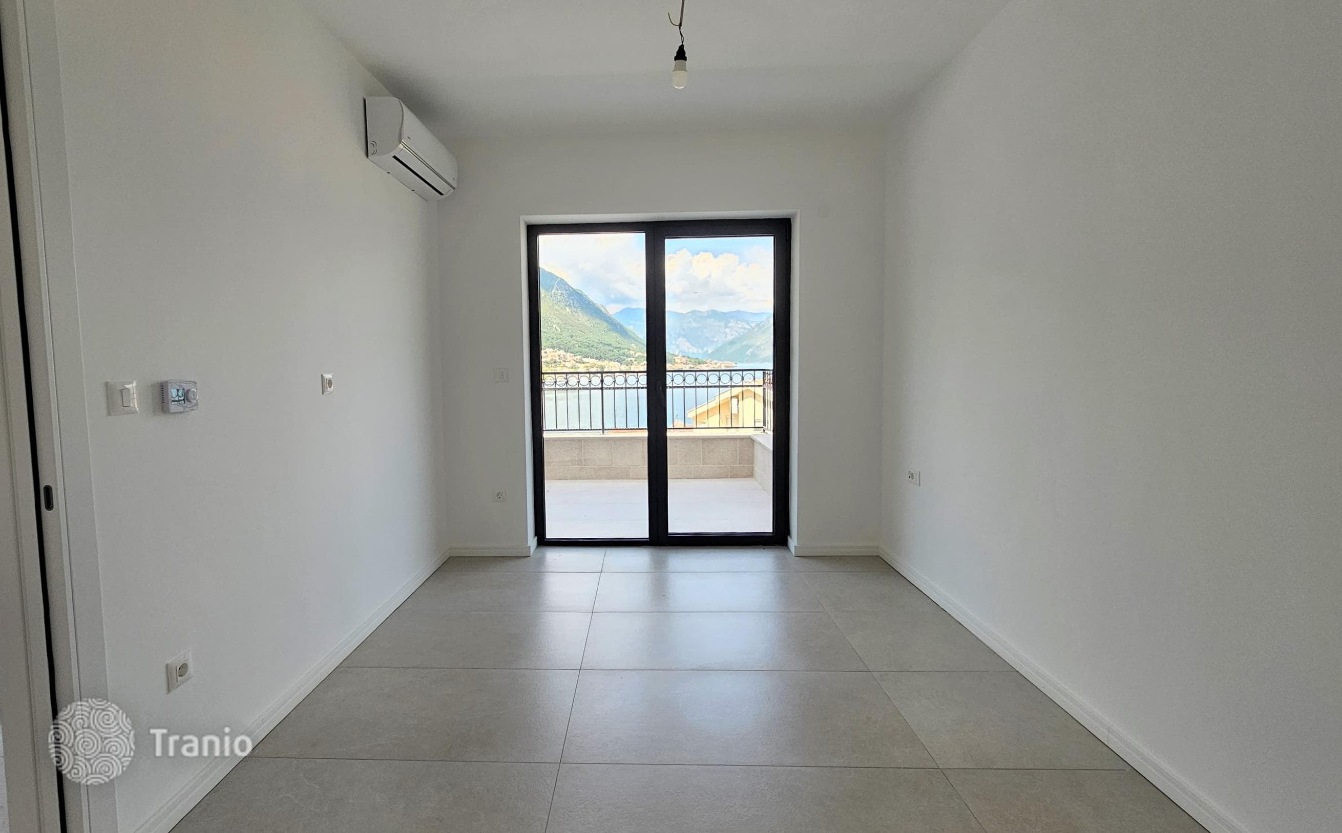 2-Bedroom Penthouse with Roof Terrace and Private Pool in Dobrota, Kotor, photo 5