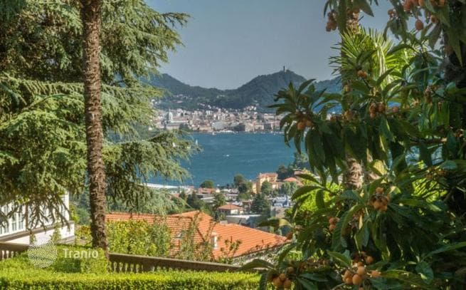 Historic Villa with Garden and Lake Como View in Cernobbio