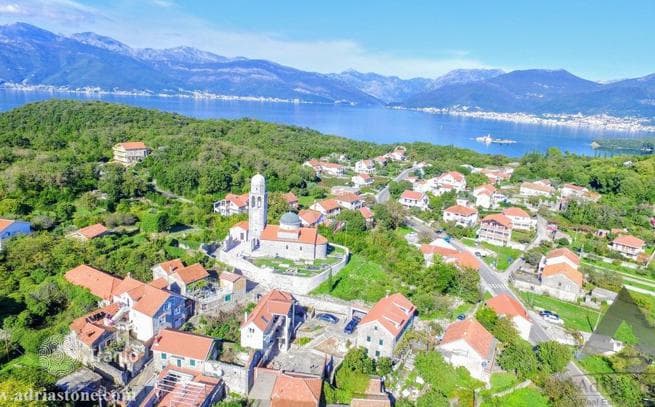 4-Bedroom House 199 m² in Radovici, Tivat