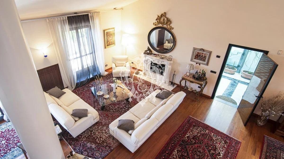 4-Bedroom Apartment in Viareggio, photo 3