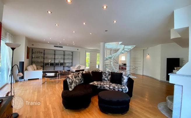 3-Story Luxury Villa with Heated Pool and Mountain Views in Forte dei Marmi, photo 2