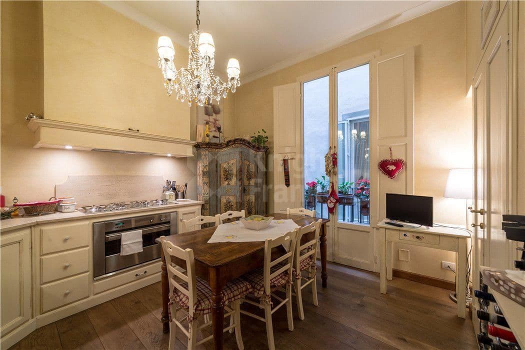 5-Bedroom Apartment in Florence, photo 3