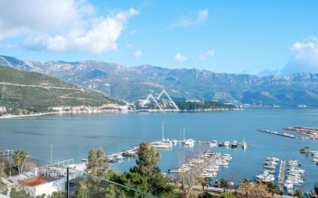 Luxury 3-Bedroom Apartment with Panoramic Sea View in Budva