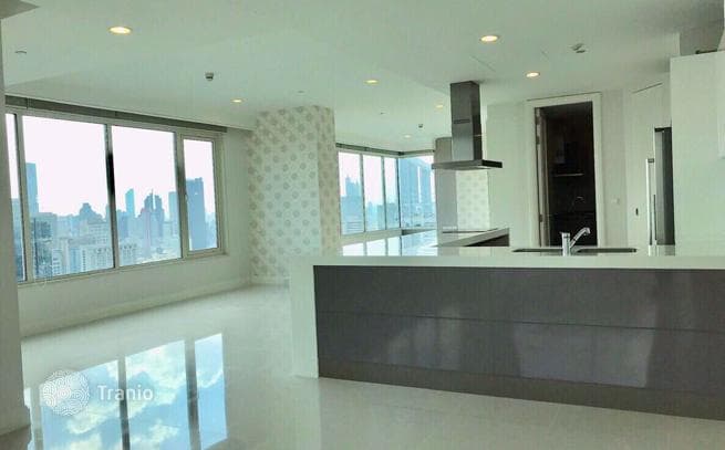 3-Bedroom Condo in Pathum Wan, Bangkok