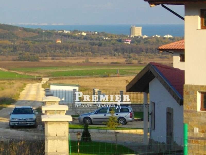 1-Bedroom Apartment in Dobrich, photo 2