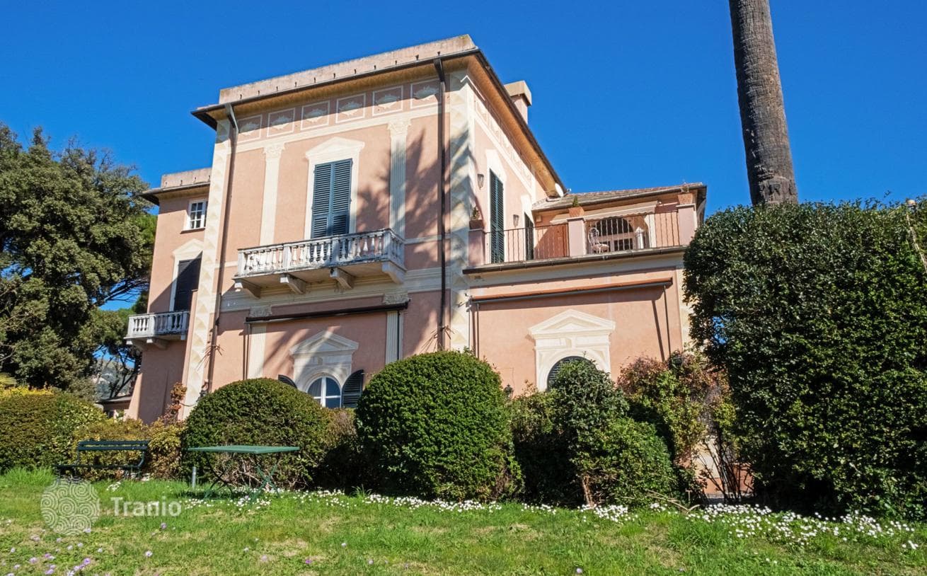 6-Bedroom Apartment in Historic Villa with Private Park in Genoa, photo 5