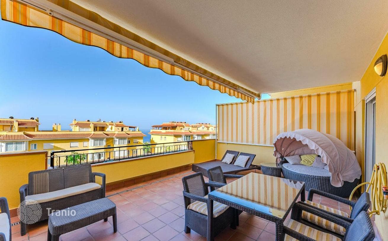 2-Bedroom Furnished Apartment with Parking in Puerto de Santiago, Tenerife