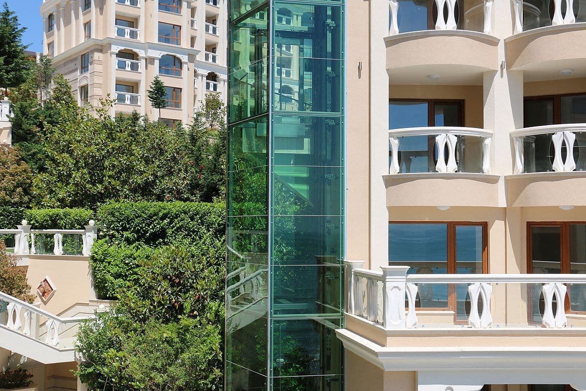 2-Bedroom Apartment in Varna, photo 2