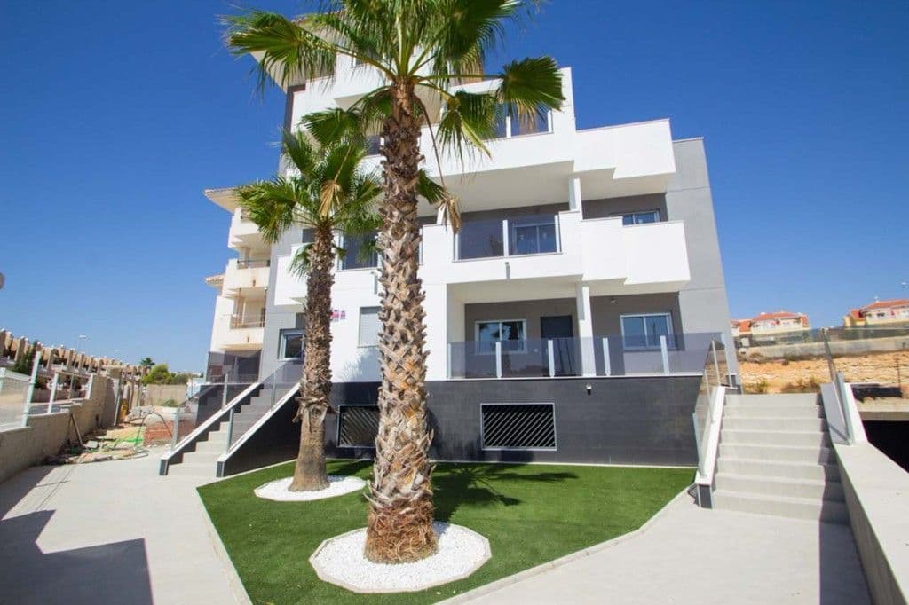 2-Bedroom Apartment in Villamartin, Orihuela Costa, photo 3
