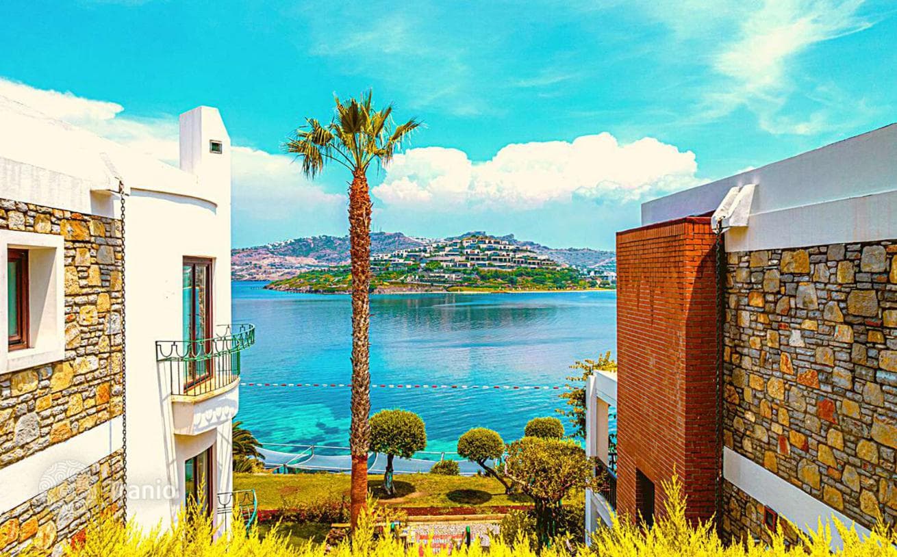 3-Bedroom Beachfront Apartment with Private Beach in Bodrum