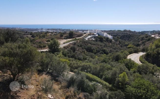 Land Plot with Sea and Mountain Views in Los Altos de los Monteros, Marbella, photo 2