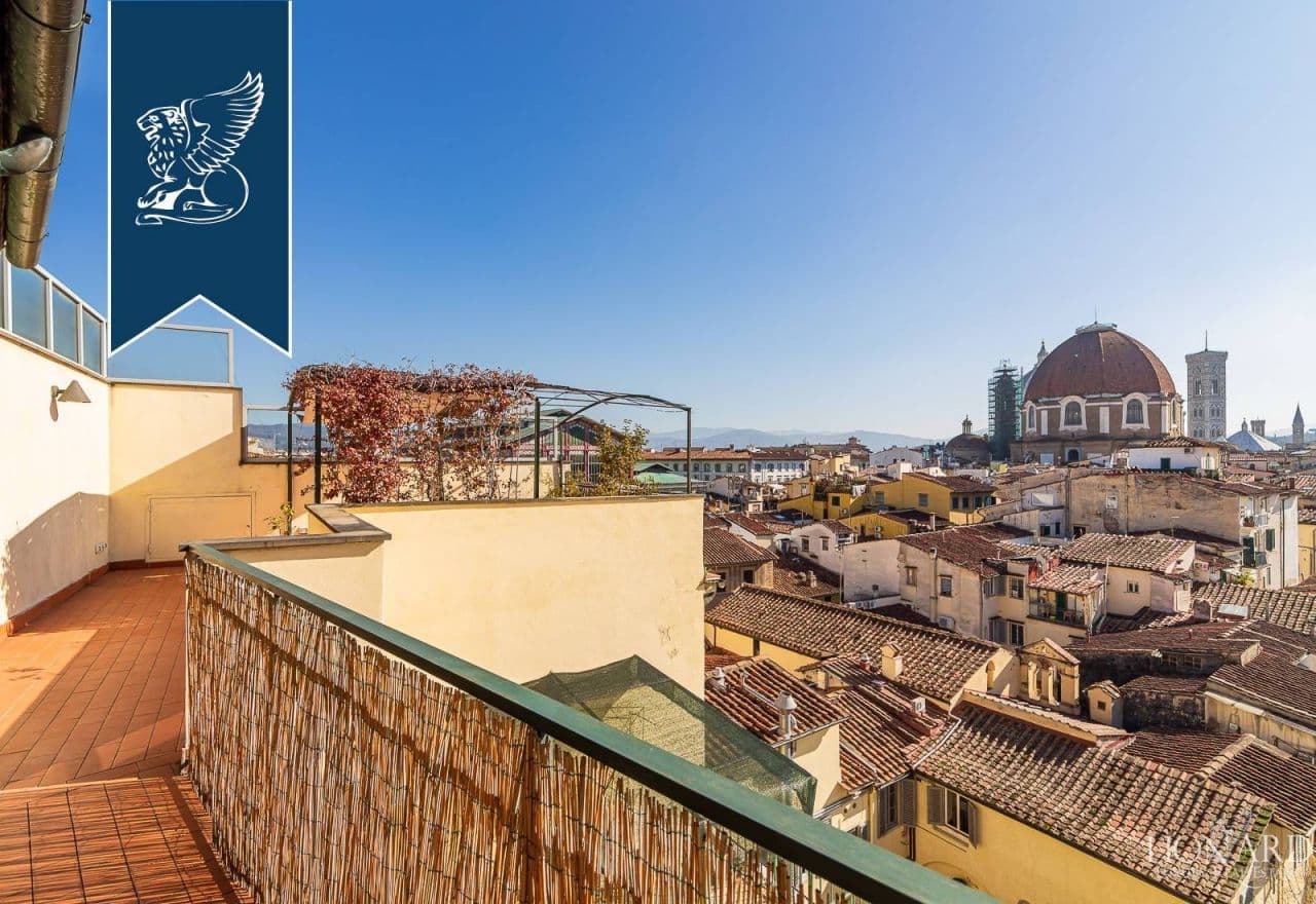 3-Bedroom Apartment in Florence, photo 2