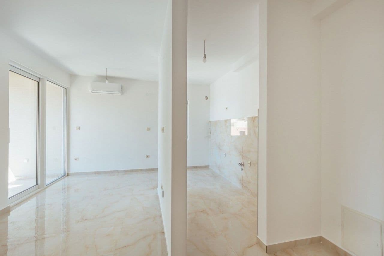 1-Bedroom Apartment in Baosici, Montenegro, photo 5