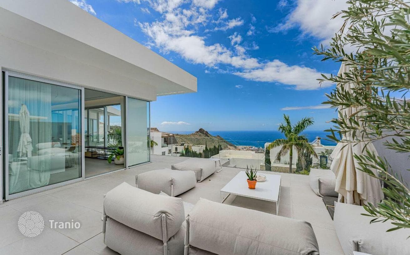 Luxury 4-Bedroom Villa with Private Pool and Ocean View in Roque del Conde, Tenerife, photo 2