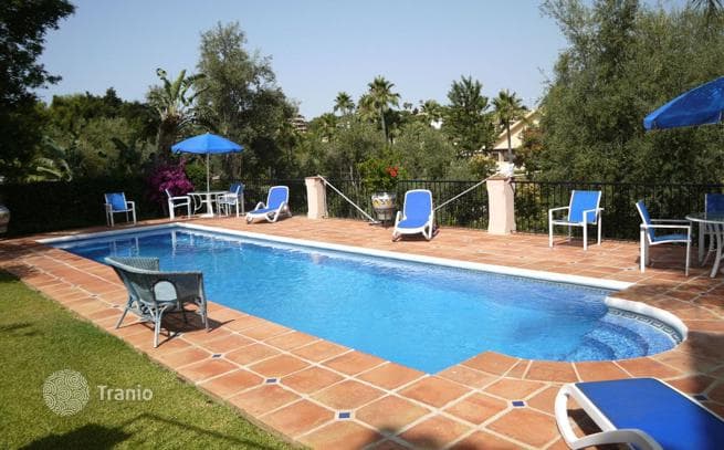 Luxury Villa with Heated Pool and Garden in Rio Real, Malaga