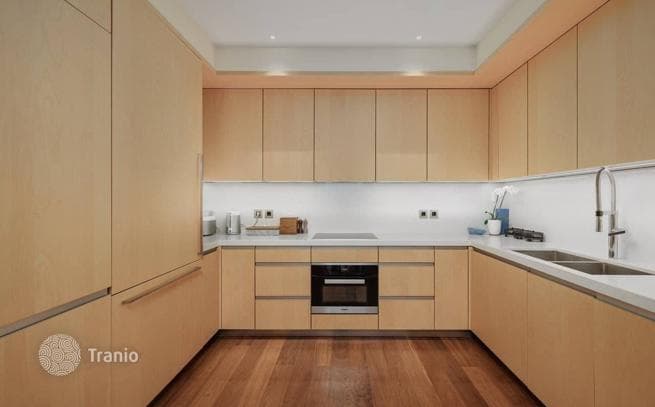 3-Bedroom Apartment with Terrace Views in Tivat, photo 2