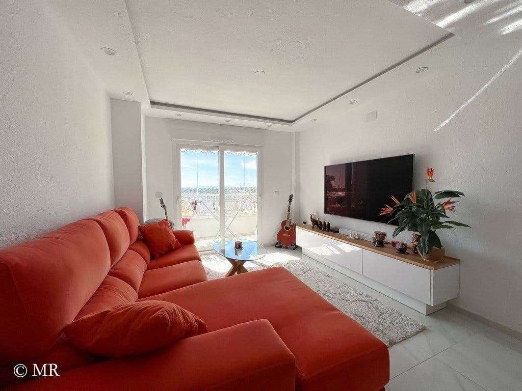 2-Bedroom Penthouse in Punta Prima, photo 2
